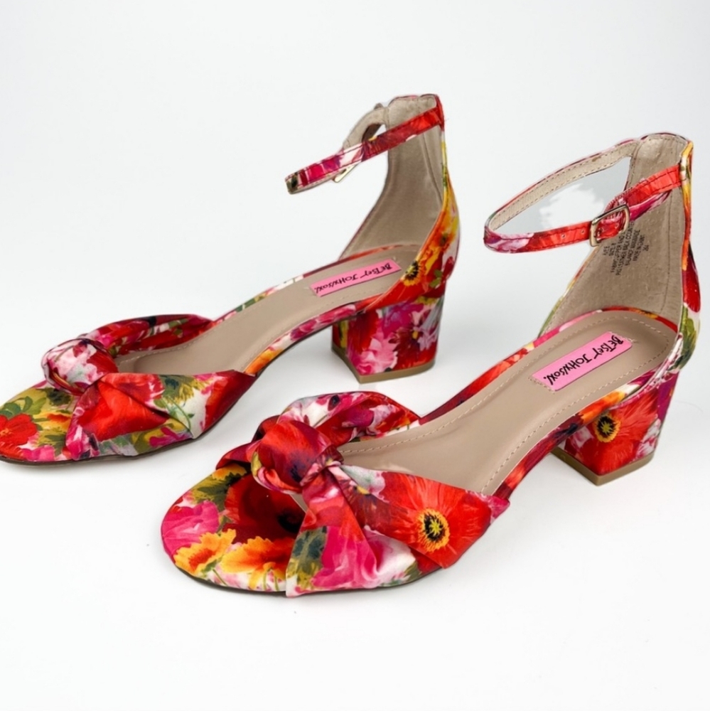 NEW Betsy Johnson Ivee leather & satin Floral peep toe heels